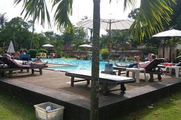 Lanta Long Beach Hostel