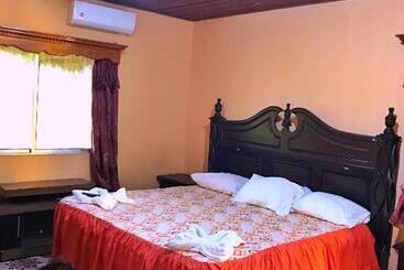 هتل Brunette Beach