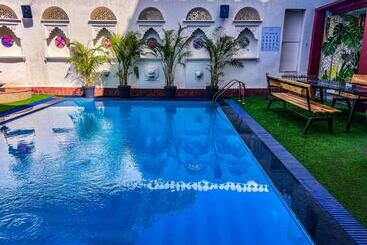 בית מלון כפרי Dyore House By Bharat Mahal Palace