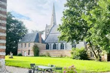 Pensão Relais De Chasse Du Château  à 10 Minutes De La Plage Des Petites Dalles  30 D Etretat Et De Veules