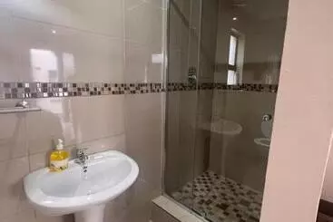Majatalo Roadview Suites