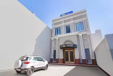 Fabhotel Prime Royal Court