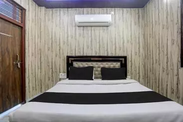 Hotel Oyo The Grand Soron