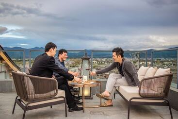 Hotel Lijiang Flavor Holiday Courtyard