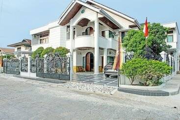 Hotel Capital O 92990 Nena Kostel Syariah