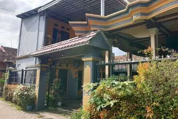 Hotel Spot On 92857 Kos Haji Jakfar Syariahnearpancoran Mas 25