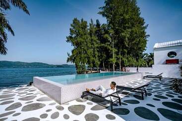 Отель Mrs. Swan