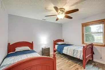 Mökkimajoitus Spacious Delaware Home W/ Game Room!