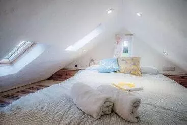 Mökkimajoitus The Anchor Light   1 Bed   Freshwest Beach Retreat