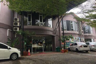 هتل Place2stay   Kenyalang