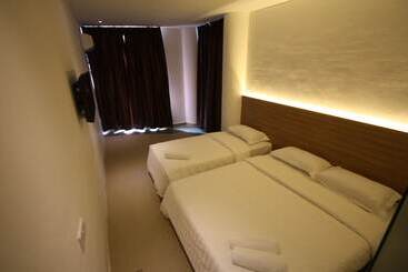 هتل Place2stay   Kenyalang