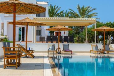 آپارتمان‌های توریست‌ها Protaras Views Villa Pram1