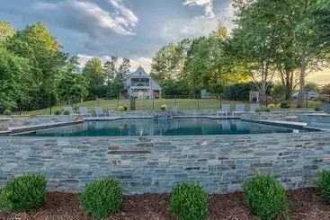 Azalea Retreat   The Cottage By Avantstay Pool