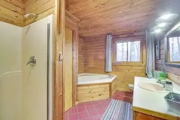 コテージ Cozy Wisconsin Cabin W/ Deck, Kayaks & Lake Views!