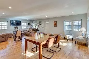 Mökkimajoitus Walk To Boat Ramp: Fenced Home In Jeffersonville!