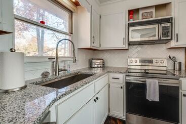 بيت ريفى Lakefront Mt Gilead Home W/ Large Dock & Decks!