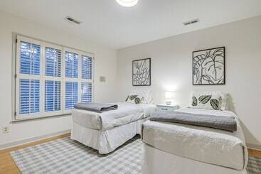 بيت ريفى Lakefront Raleigh Home W/ Deck: 12 Mi To Downtown!