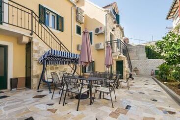 Pensionat Peruzovic Rooms 2