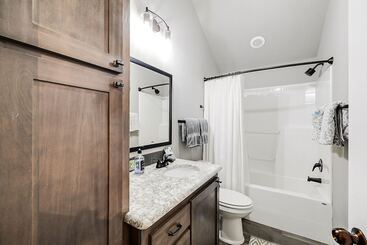 茅舍 Sweet Seaview Home: Near Beach & Trailhead!