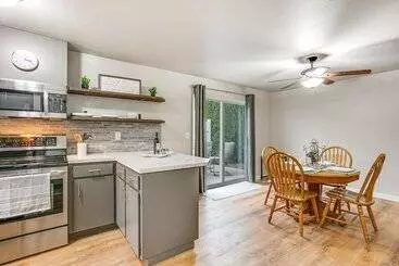 Mökkimajoitus Updated Duplex Home < 1 Mi To Downtown Enumclaw!