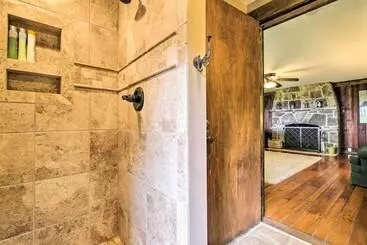 Mökkimajoitus Cloudland Retreat W/ Mountain & Valley Views!