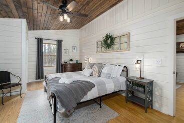 קוטג'' Ellijay Escape W/ Game Room, Hot Tub & Fire Pit