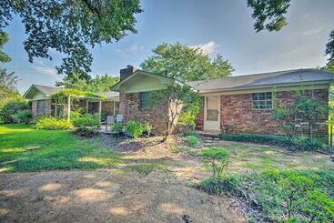 کلبه Family Friendly Jackson Home W/ Yard + Patio!