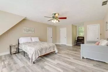 Mökkimajoitus Lawrenceville Gem W/ Boat Dock On Private Lake!