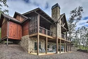 コテージ Luxury Mineral Bluff Cabin W/ Views & Hot Tub!