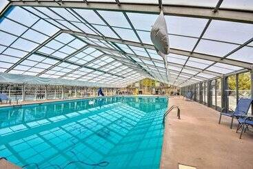 קוטג'' North Georgia Cabin: Hot Tub, Resort Access!