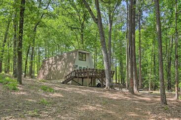 קוטג'' Quaint Tignall Cabin W/ Deck & Private Dock!