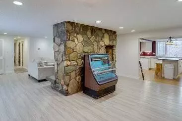 Mökkimajoitus Spacious Fairbanks Home W/ Fireplaces!