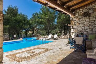 מלון דירות Aresti Mountain Resort