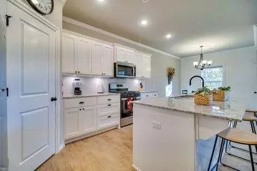 コテージ Charming Grove Home W/ Deck Near Grand Lake!