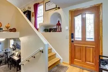 Mökkimajoitus Furnished Deck + Fire Pit: Thornton Family Retreat