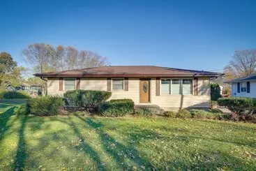コテージ Coty S House  Illinois Getaway W/ Bar: Near Golf!