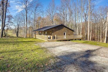 بيت ريفى Serene Logan Retreat W/ Private Hot Tub & Fire Pit