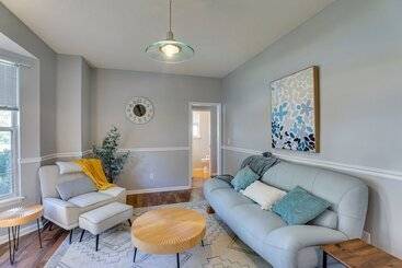 Сельский дом North Charleston Home Near Shopping & Dining!