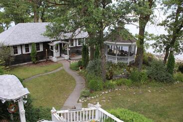 Bed and Breakfast Aaron S On The Lake