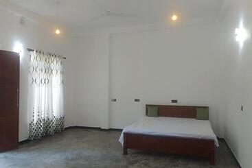 بنسيون Ravindu S House