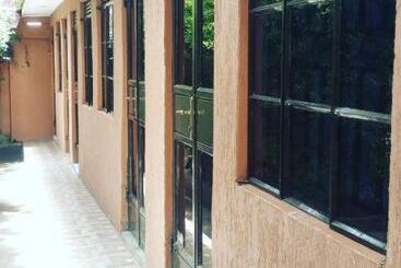 هتل Waypoint Suites