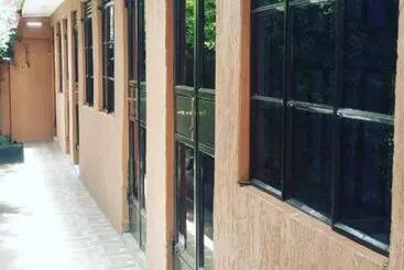 هتل Waypoint Suites