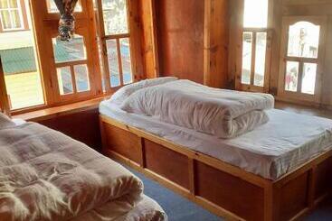 Pensão Tribeni Lodge Restaurant And Bar