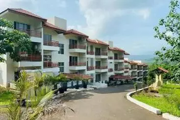 Hotelli Jacuzzi Hut Staycation