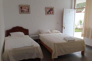 Szálloda La Colina, Casa Hospedaje