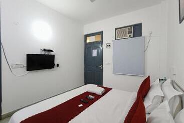 호텔 Hauz Khas Fort View