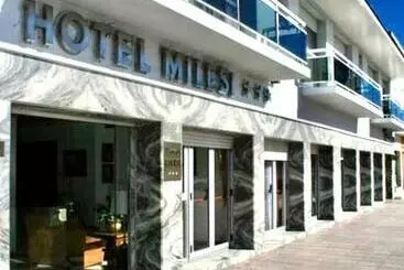 هتل Milesi Necochea