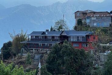 Hotel Yankee Village Retreat, Rishop