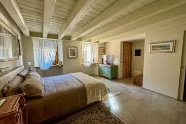 Pensió Le Bourg Charmant   Fleur Du Printemps