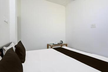 Pensão O Priyanshu Residency